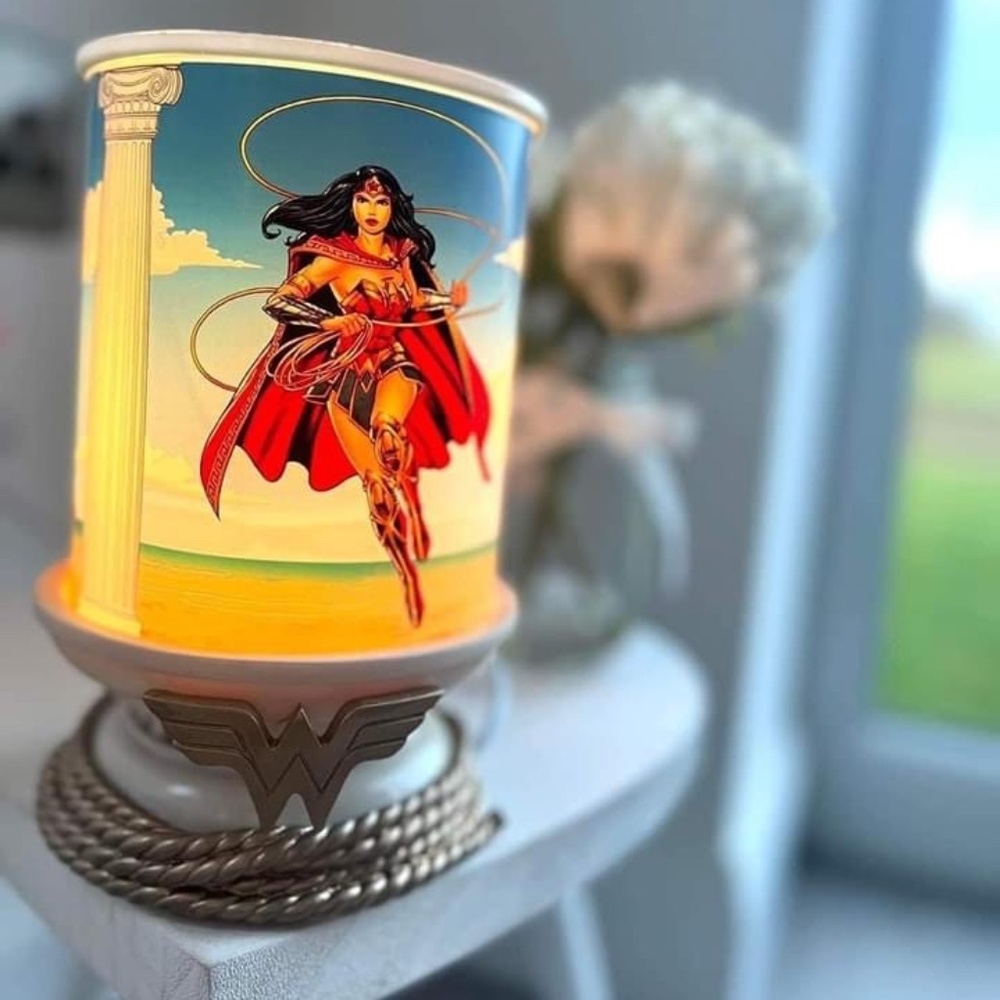 Wonder Woman Warmer